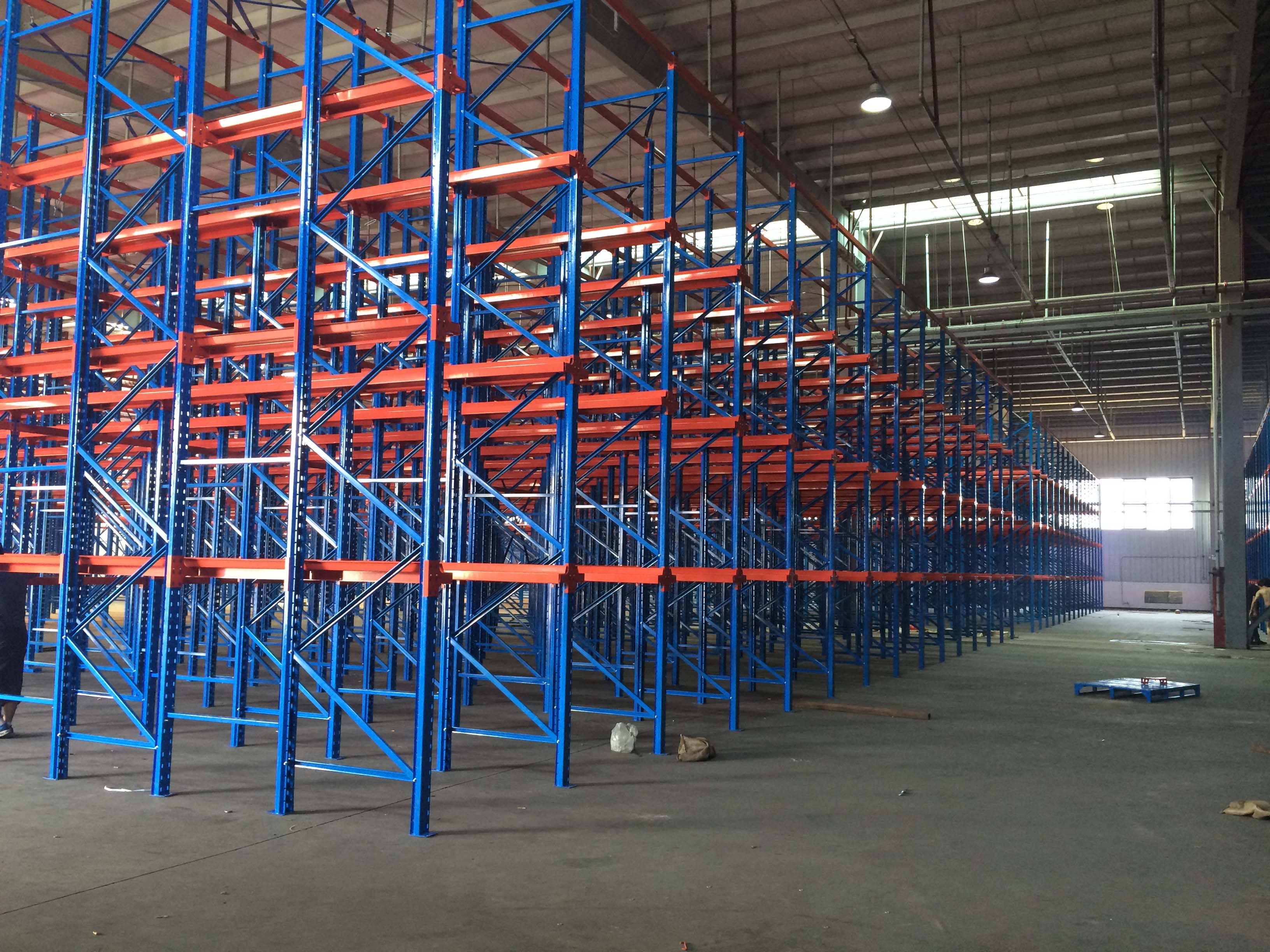 貫通貨架設(shè)計(jì)